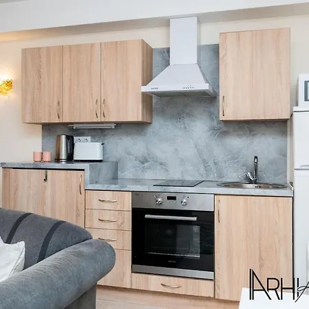 Make Uptown Apartment *
